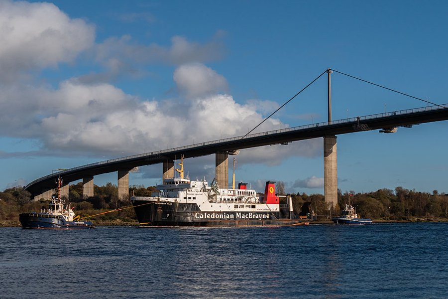 Hebridean Isles passing Erskine Bridge 