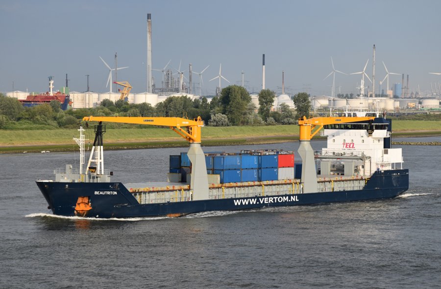 East British Isles Map: Currently at Vlissingen for Hull: BEAUTRITON