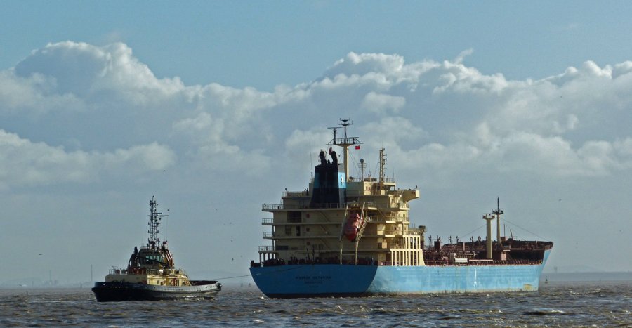 West MaP: Currently inbound Celtic Sea for Whitegate - MAERSK KATARINA