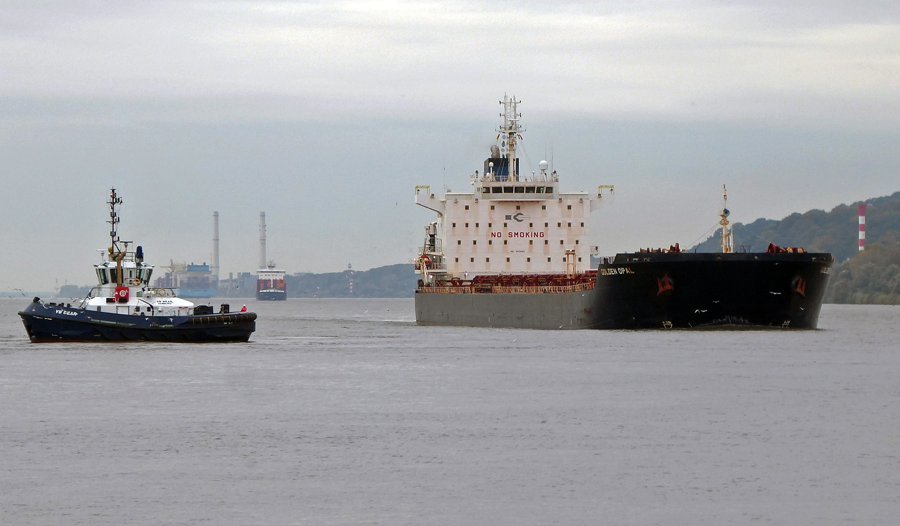 Currently in English Channel for Immingham: bulker GOLDEN OPAL