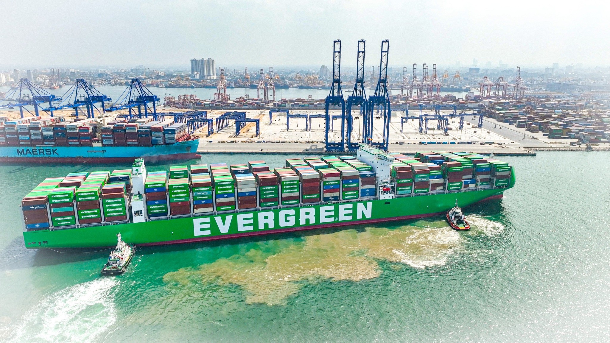 Transit: EVER EON             entering English South Coast at The Dover Strait