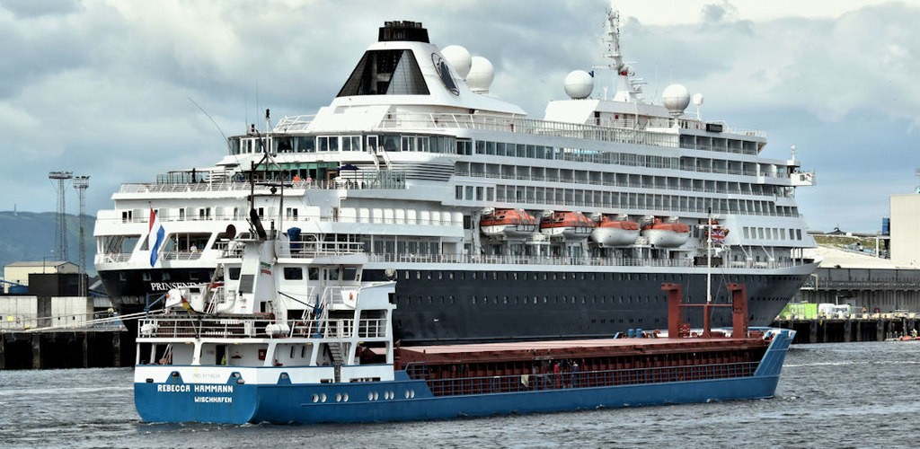 Transit: JULIA-B              entering English South Coast at The Dover Strait
