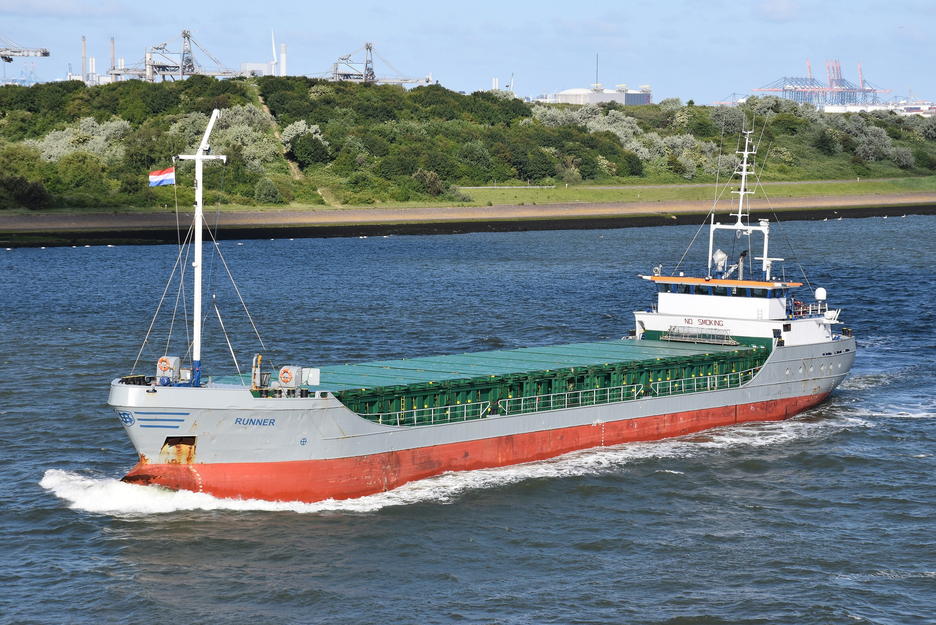  Irish Sea - RUNNER               transiting North Channel Belfast