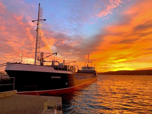 Felixstowe Departure: VICTRESS