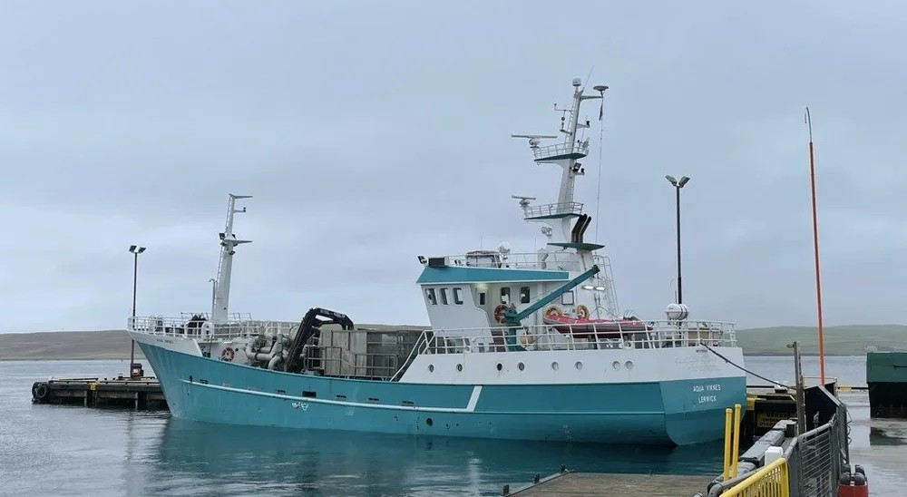  Scottish West Coast - AQUA VIKNES          transiting Little Minch & Skye