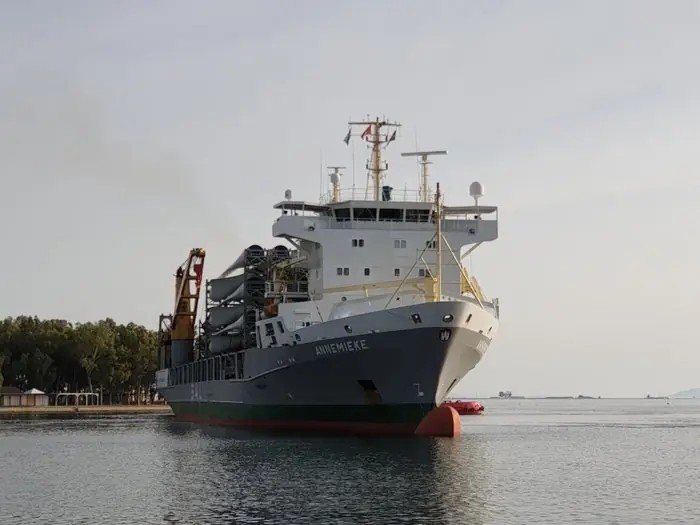 Humber Arrival: ANNEMIEKE