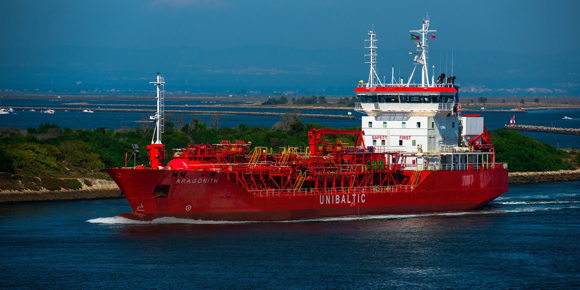 Thames Arrival: ARAGONITH           