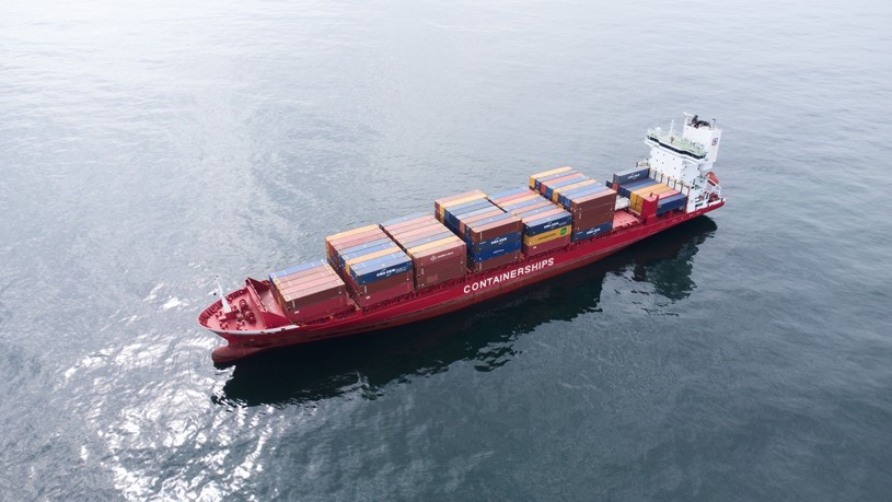 Thames Departure: CONTAINERSHIPS 6