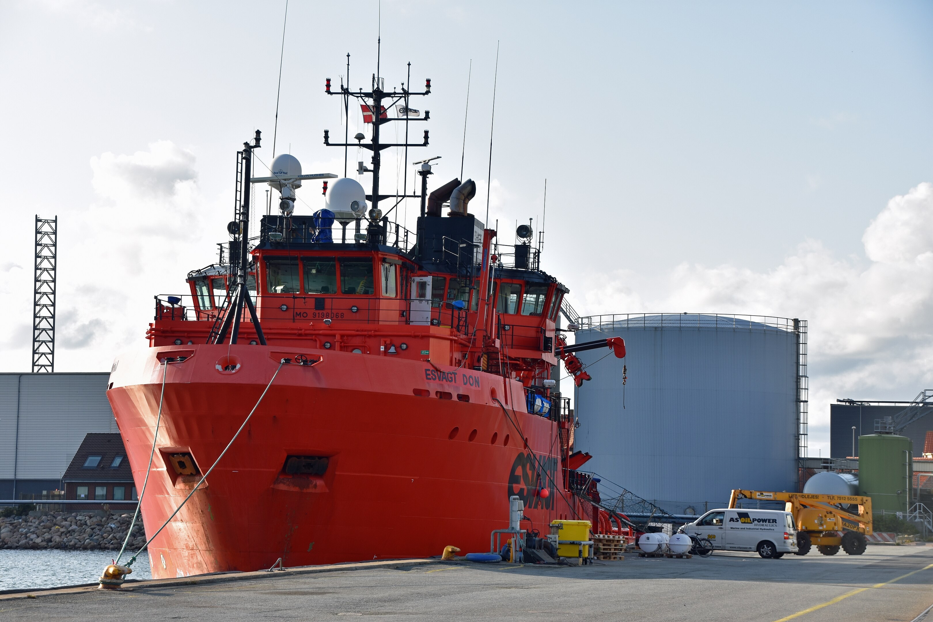  Scottish East Coast - ESVAGT DON transiting John O'Groats Approach