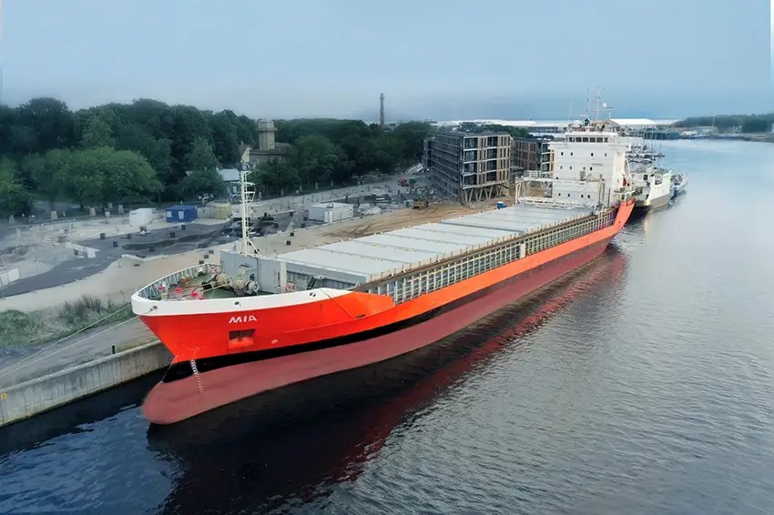 Transit: MIA entering English South Coast at The Dover Strait