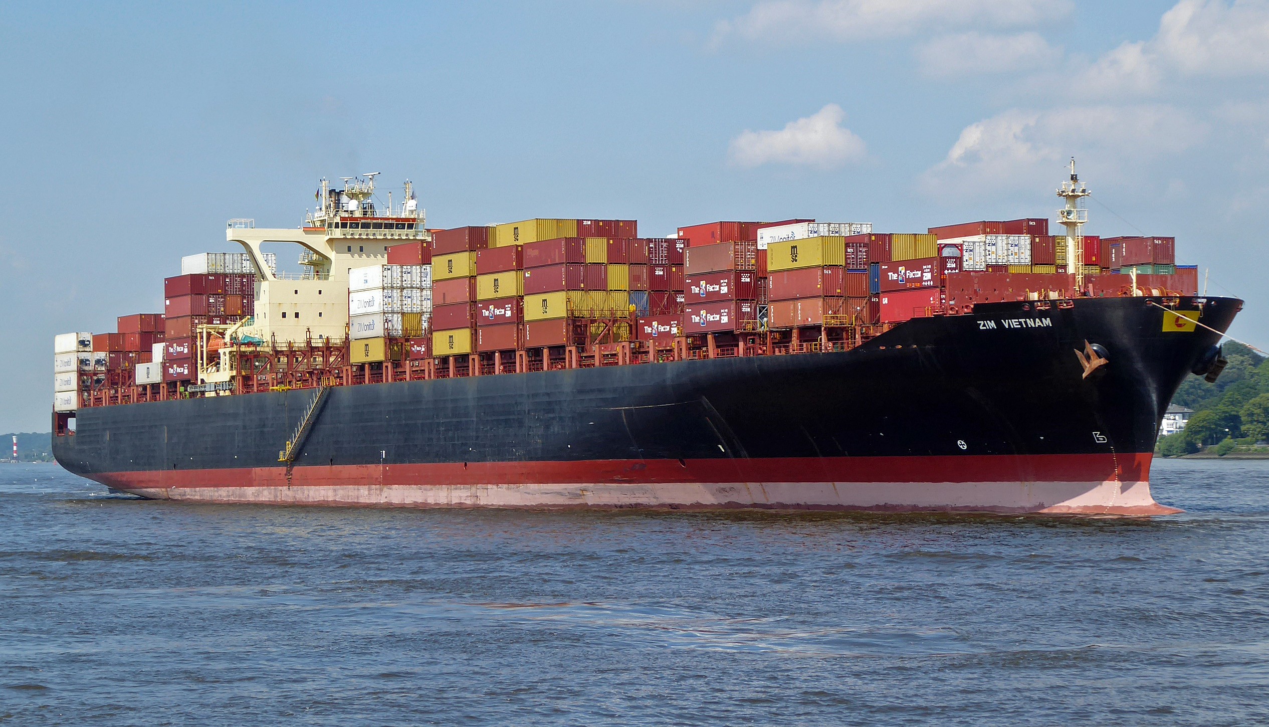  Celtic Sea - ZIM VIETNAM          transiting Celtic Sea