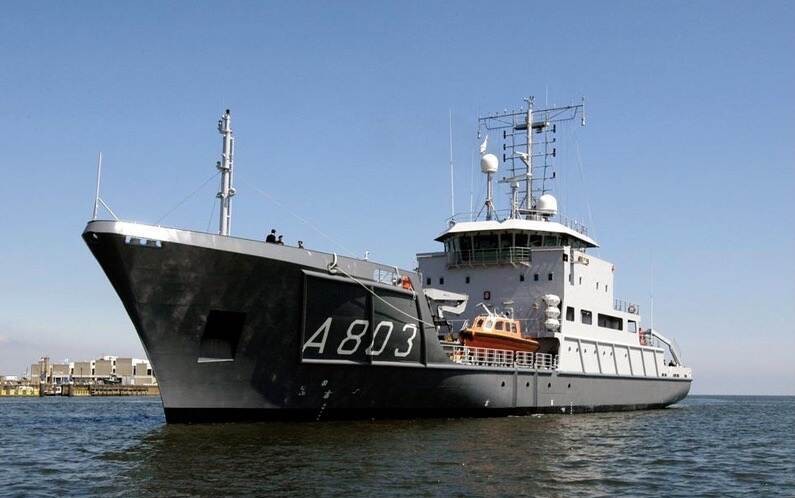 Transit: HNLMS LUYMES entering English South Coast at The Dover Strait