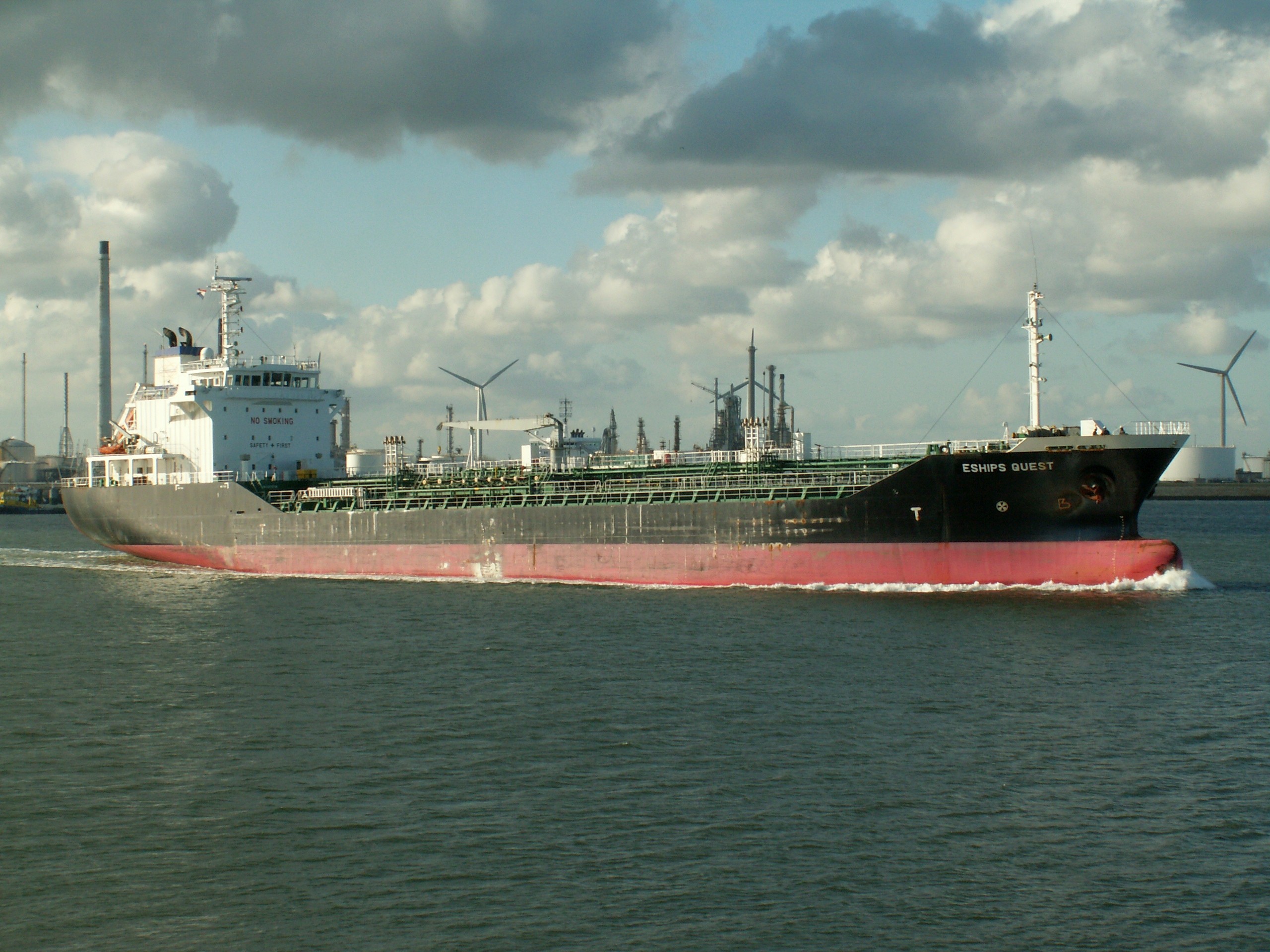 Transit: W NORTH entering English South Coast at The Dover Strait