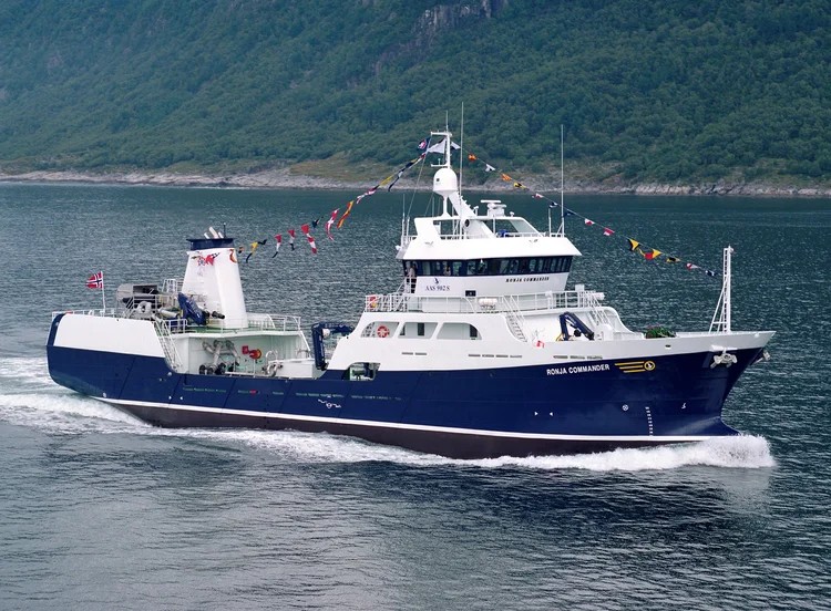 RONJA COMMANDER transiting Inner Herbrides Seas on the Scottish West Coast  
