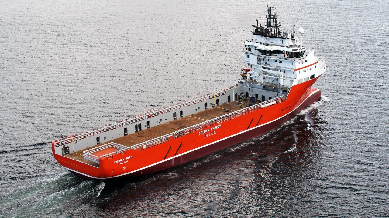  Scottish East Coast - ENERGY SWAN          transiting Aberdeenshire Coast