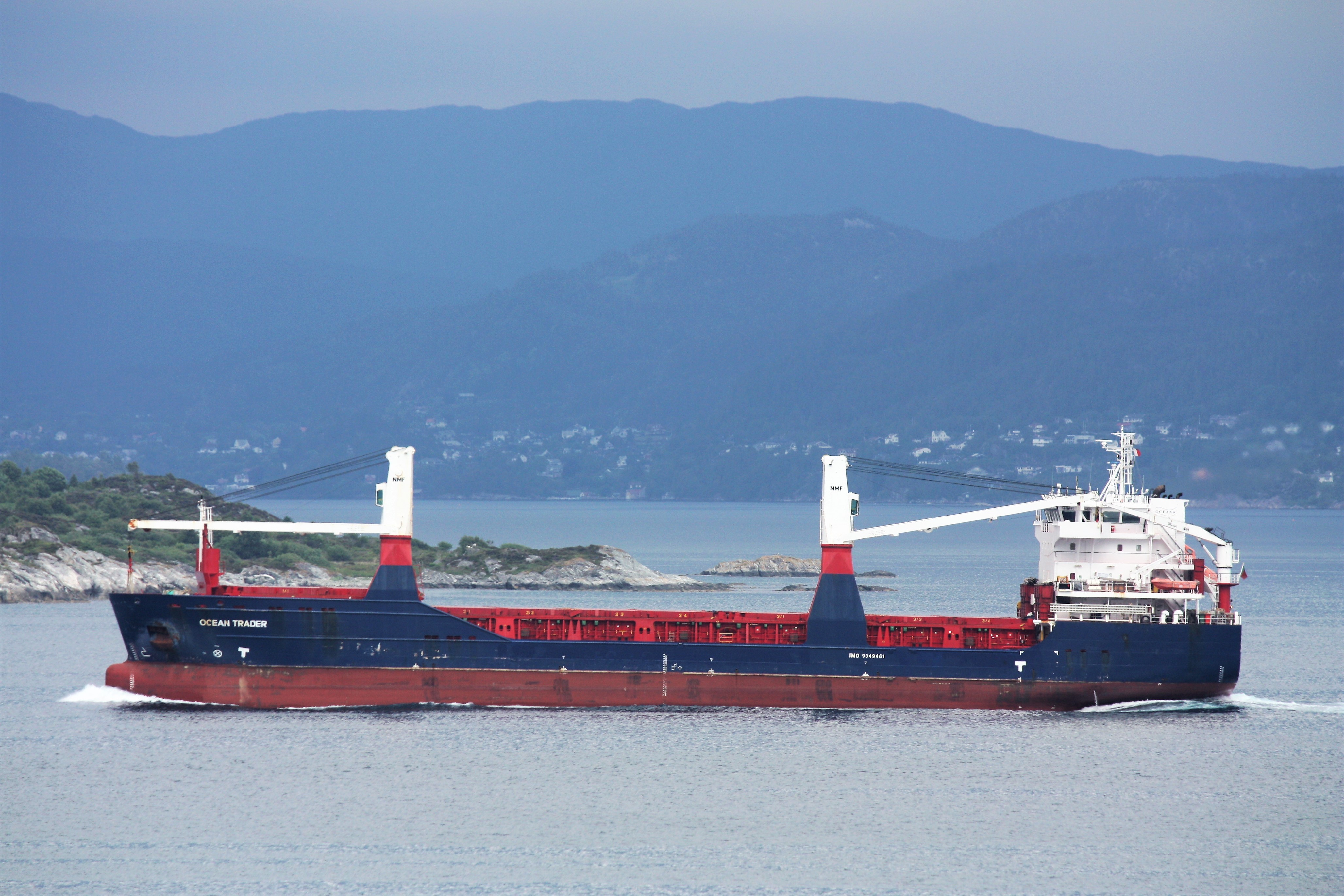  Irish Sea - OCEAN TRADER         transiting North Channel Belfast