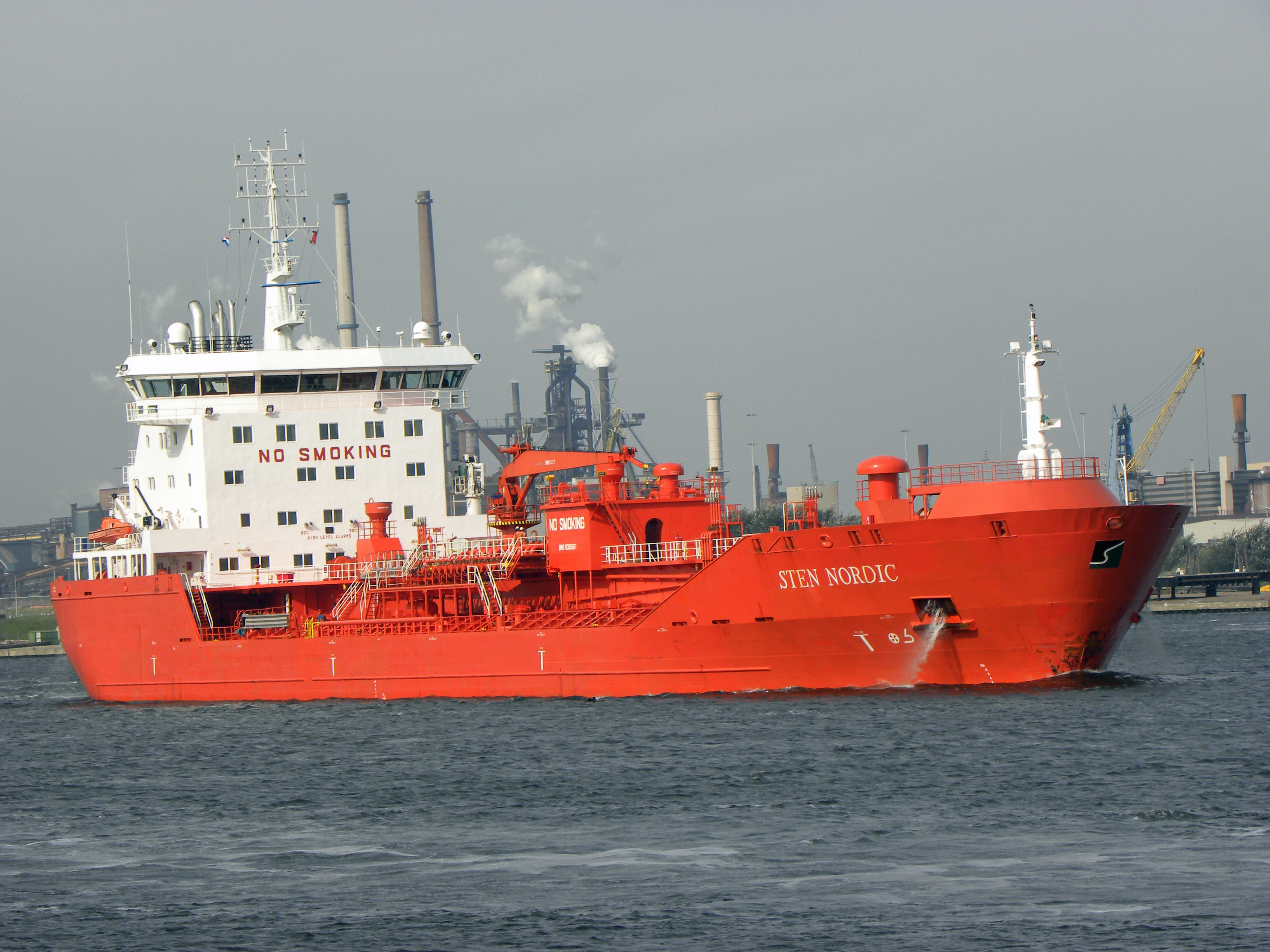  Irish Sea - STEN NORDIC          transiting North Channel Belfast