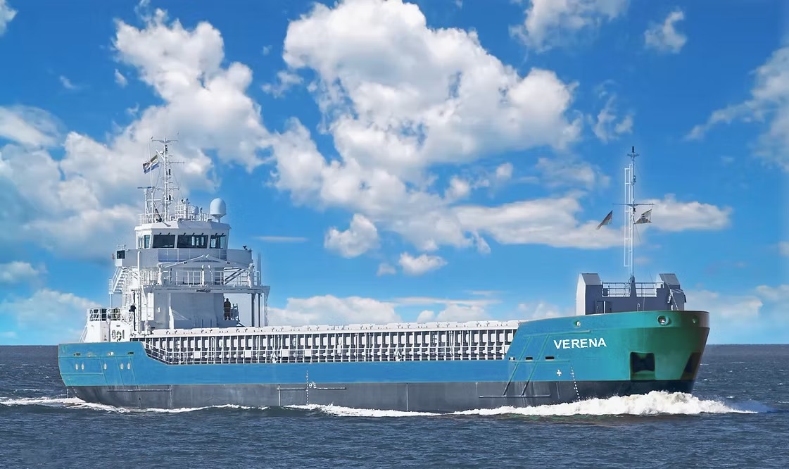 Transit: VERENA entering English South Coast at The Dover Strait