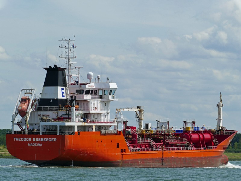 Transit: THEODOR ESSBERGER    entering English South Coast at The Dover Strait