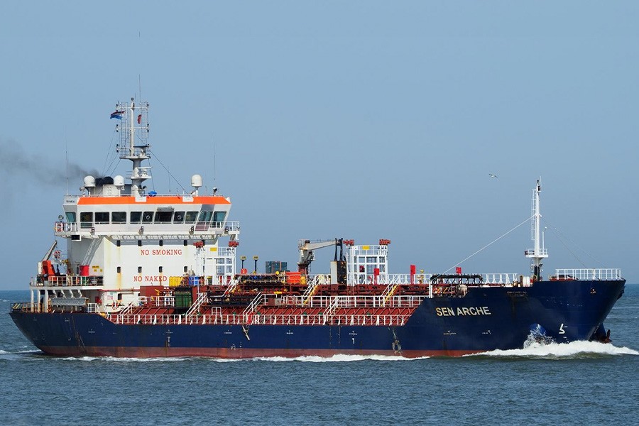 Transit: SEN ARCHE            entering English South Coast at The Dover Strait