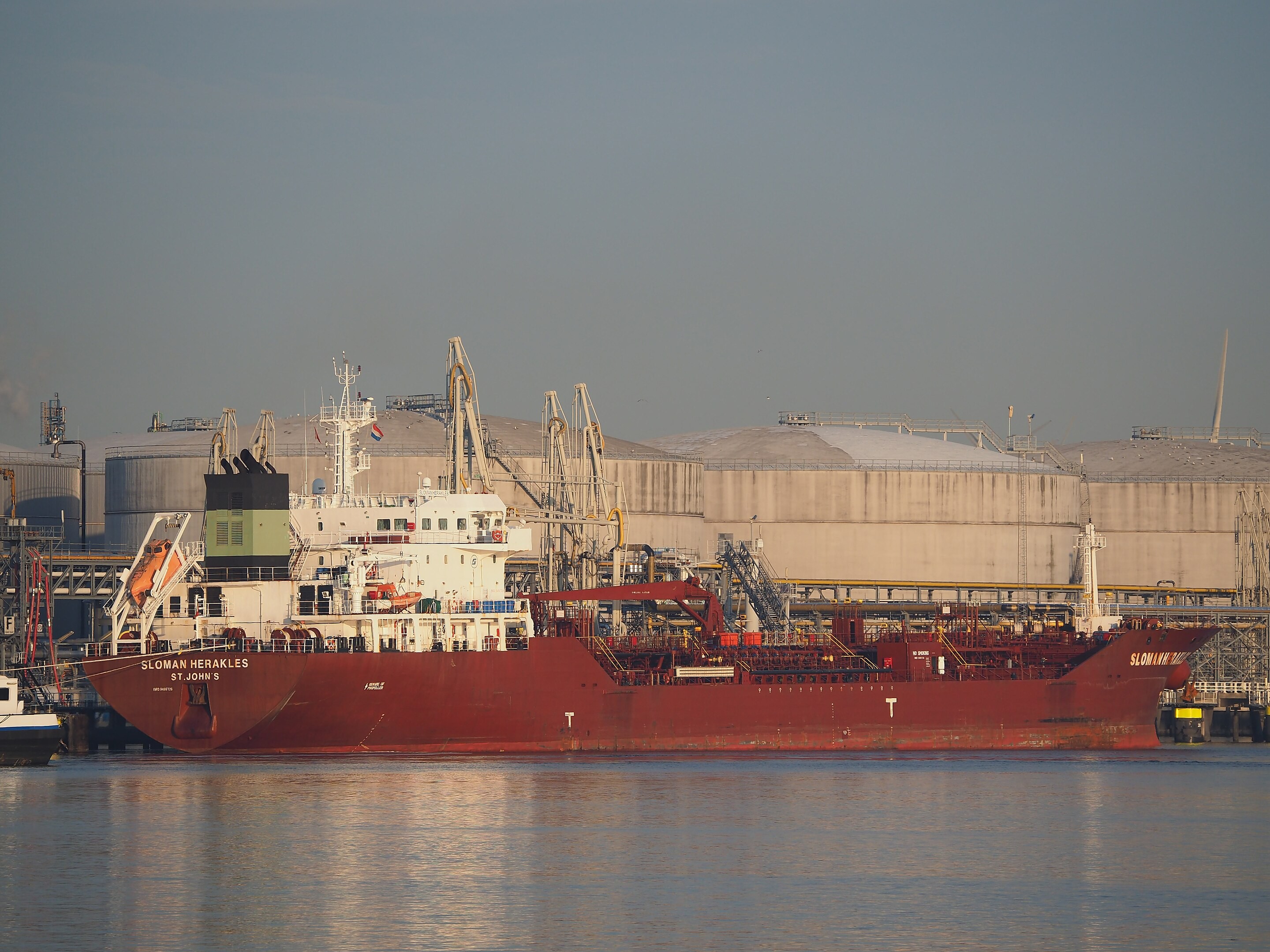 Transit: SLOMAN HERAKLES      entering English South Coast at The Dover Strait