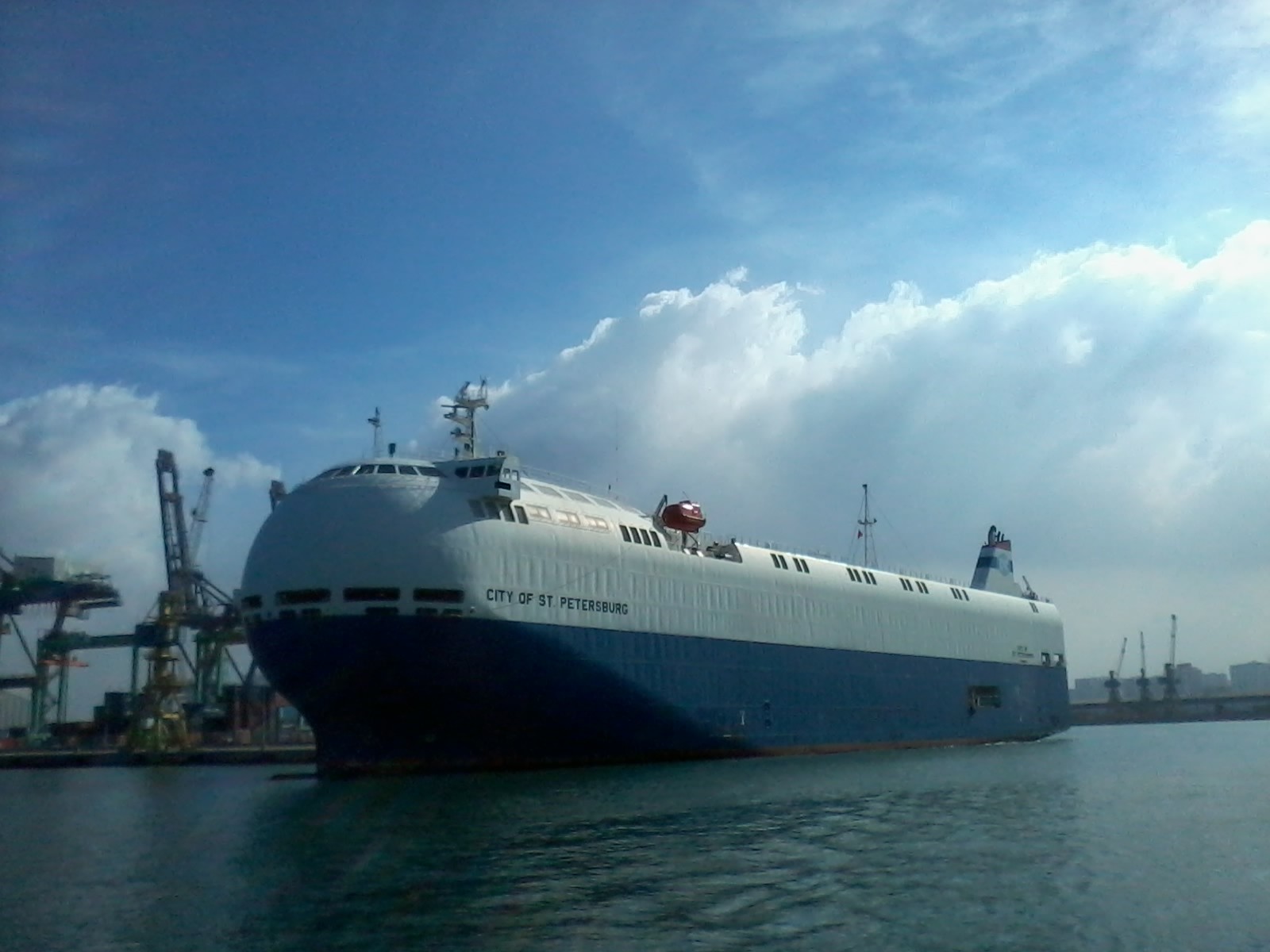Transit: CITY OF STPETERSBURG entering English South Coast at The Dover Strait