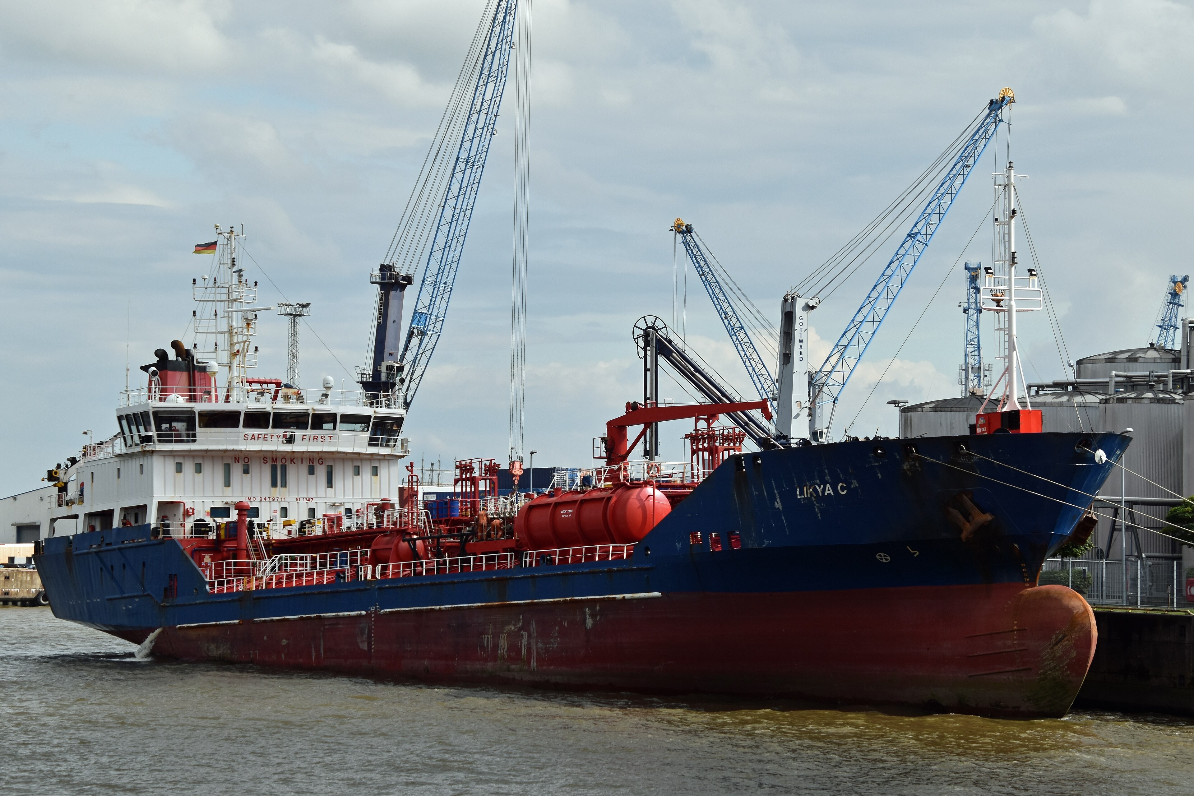 Transit: LIKYA THERESA        entering English South Coast at The Dover Strait