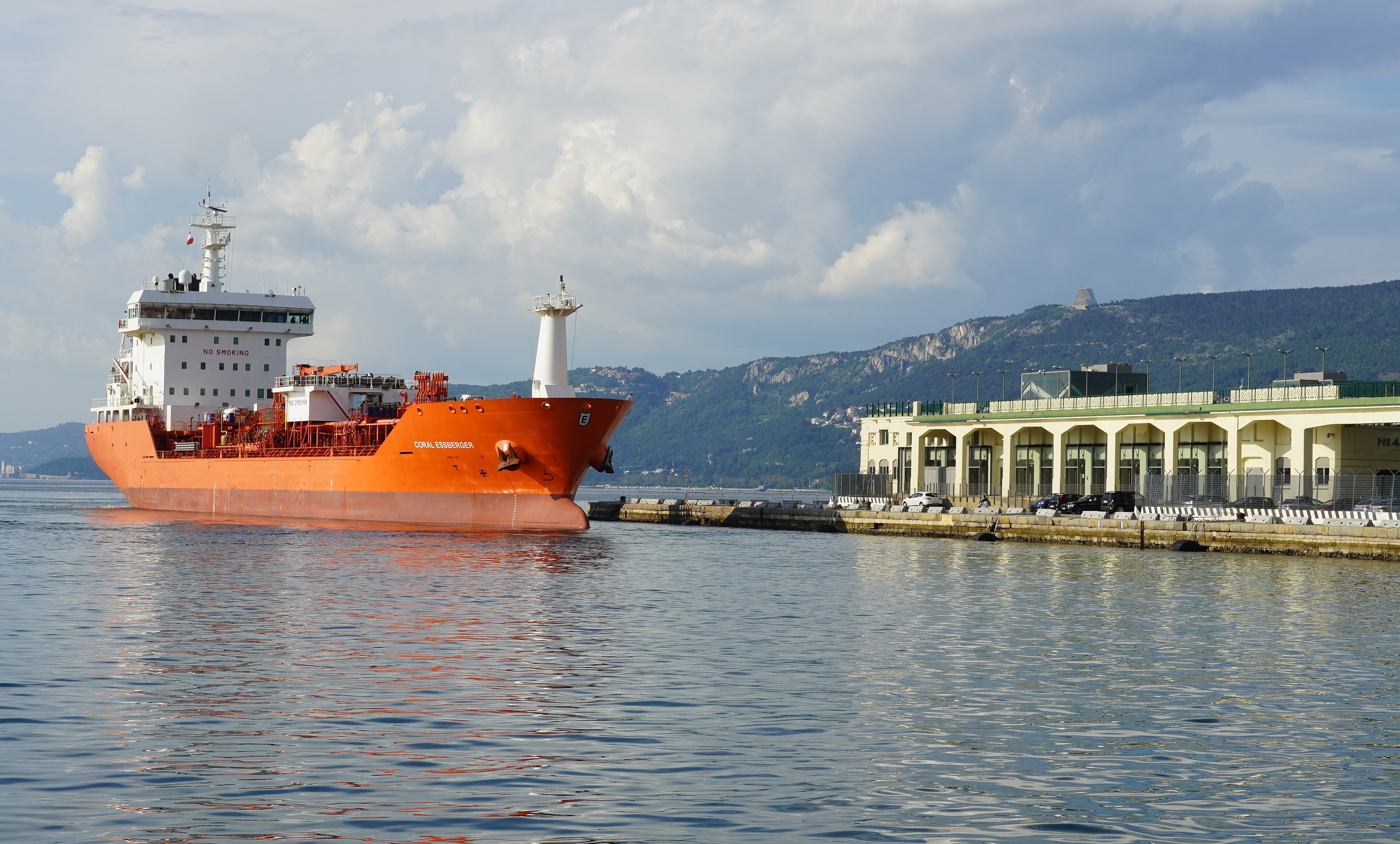 Transit: CORAL ESSBERGER      entering English South Coast at The Dover Strait