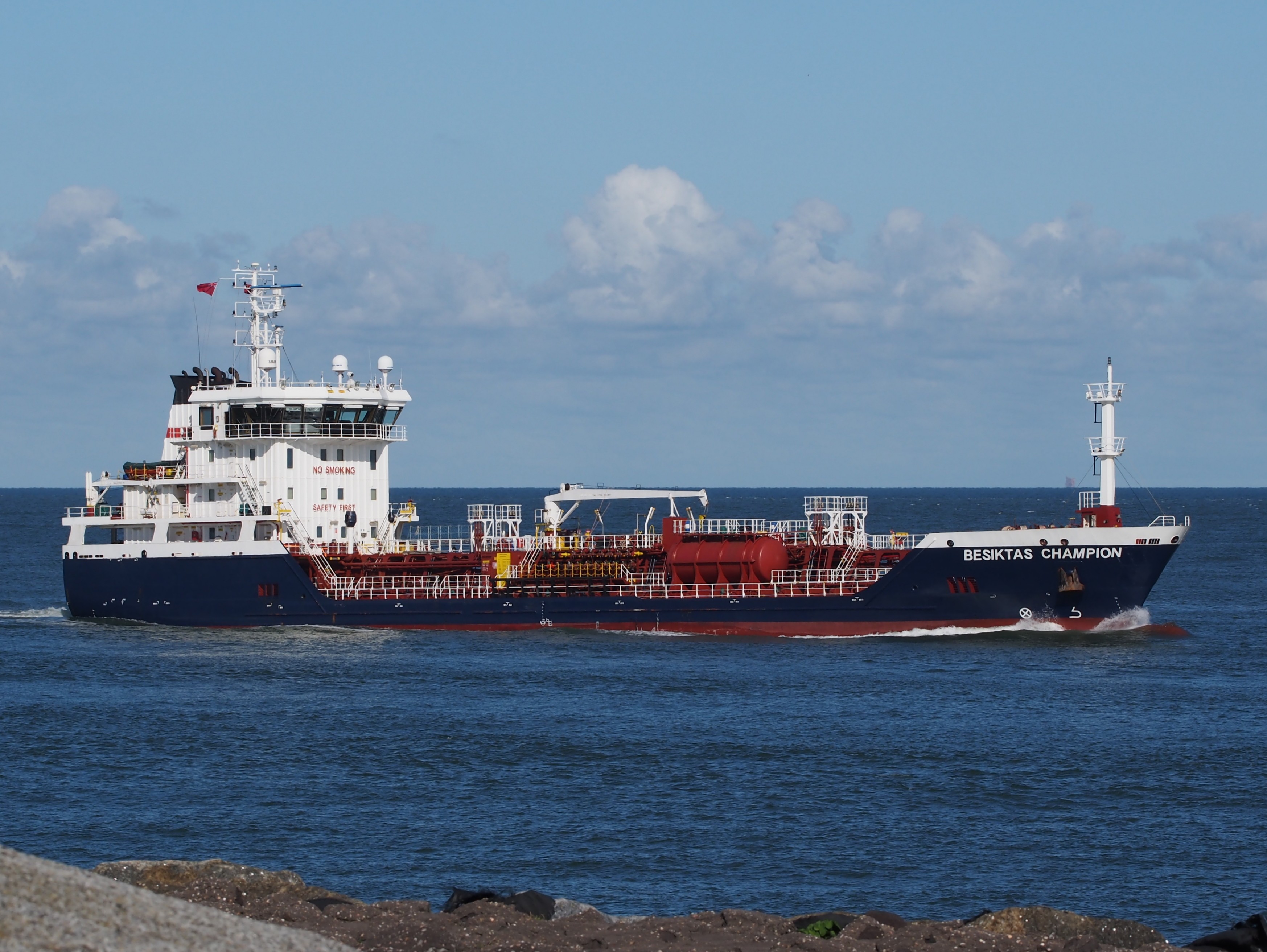 Transit: BERNSTEIN entering English South Coast at The Dover Strait