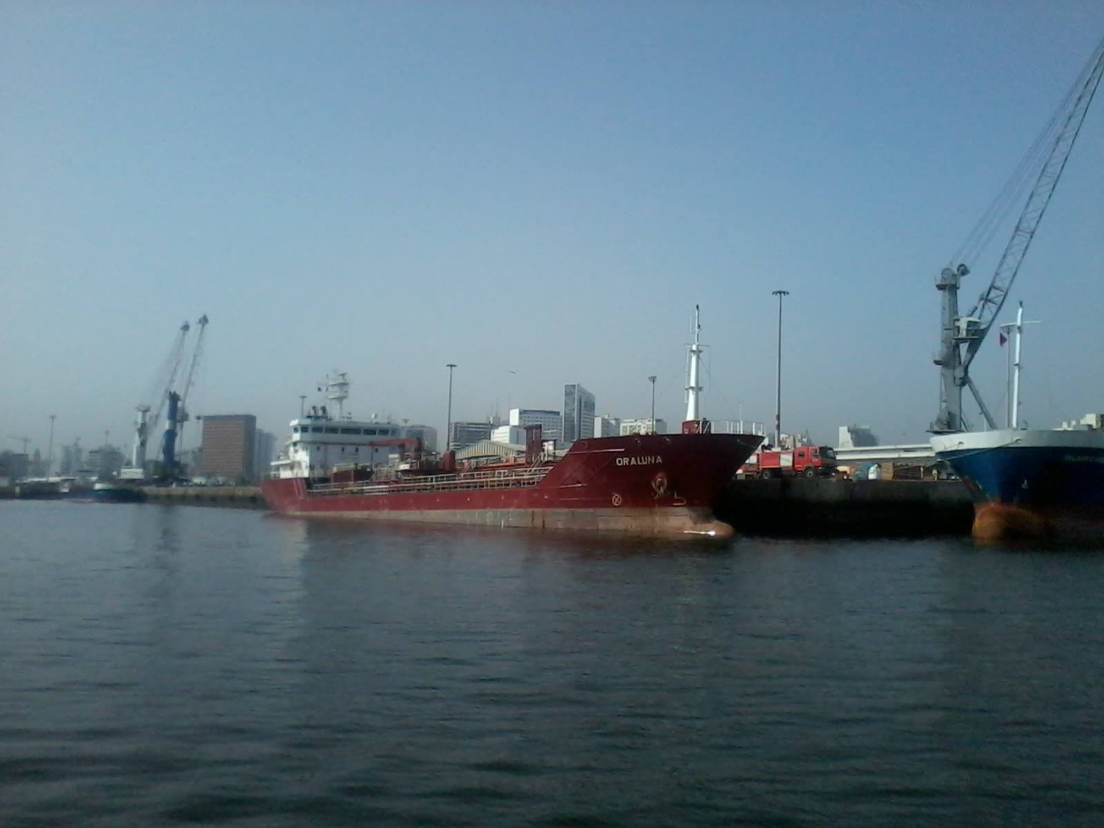 Thames Departure: ORALUNA             