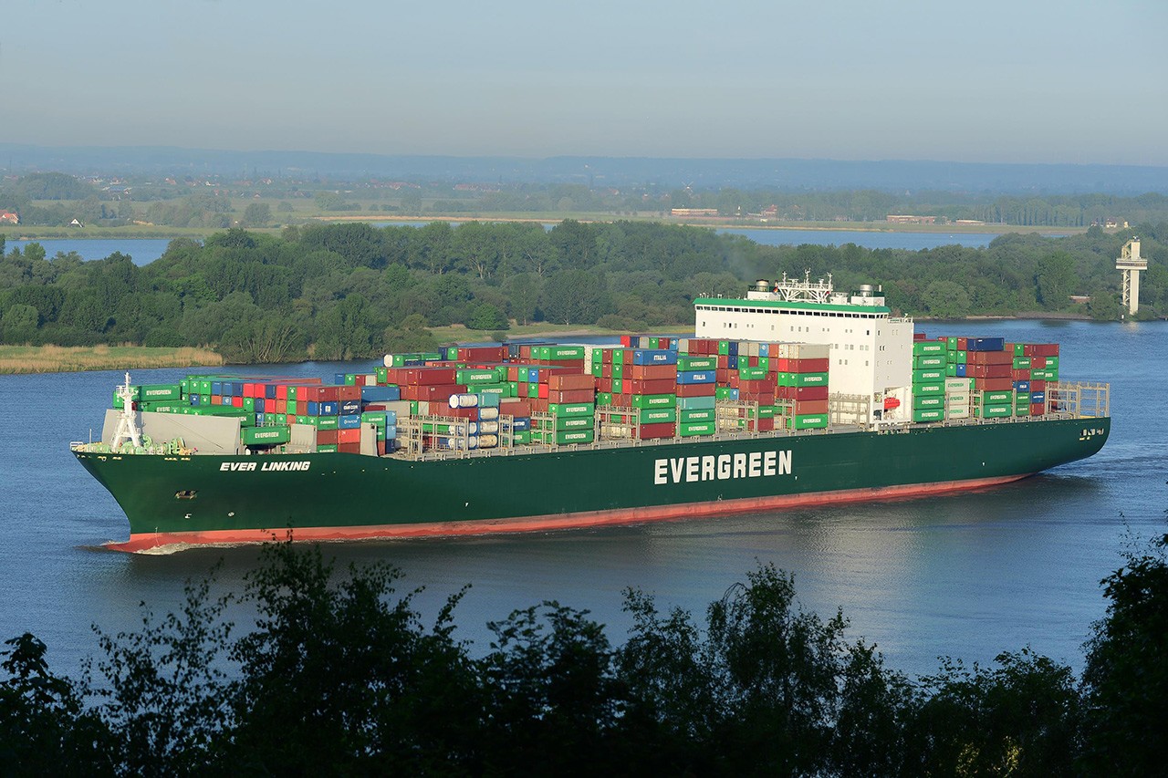 Transit: EVER LINKING         entering English South Coast at The Dover Strait