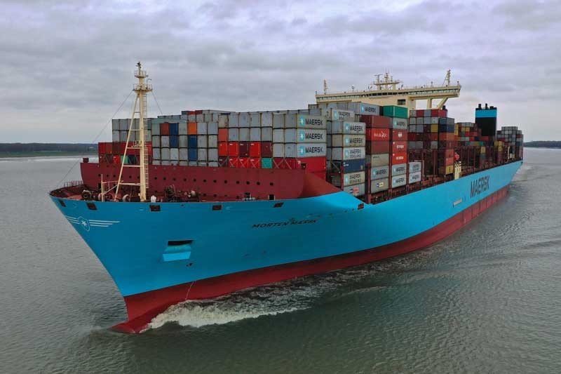 Thames Departure: MORTEN MAERSK