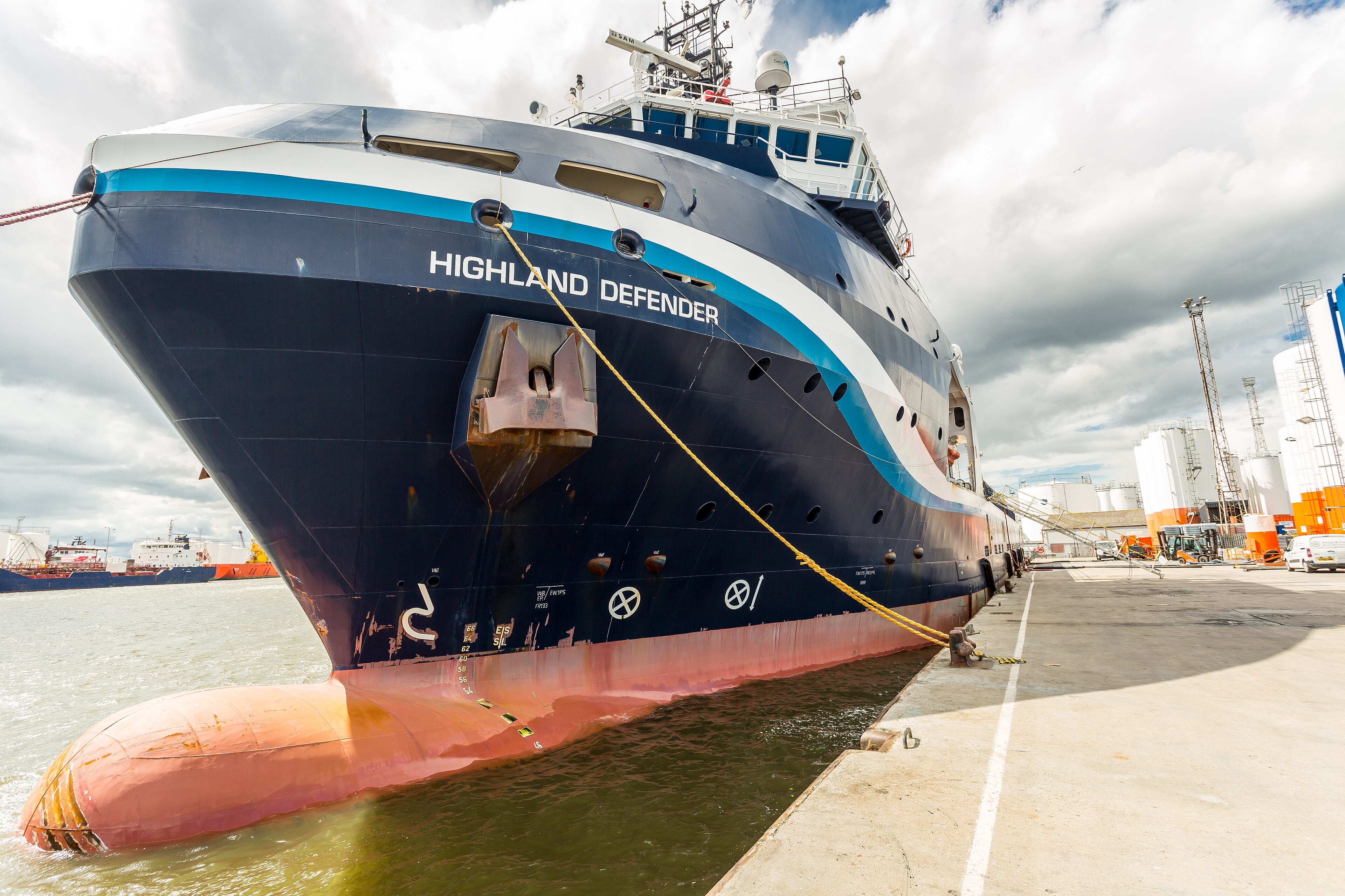 HIGHLAND DEFENDER transiting Aberdeenshire Coast on the Scottish East Coast  