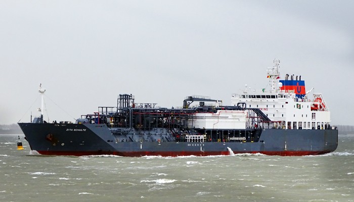  Scottish North Coast - ZITA SCHULTE         transiting Thurso Coast