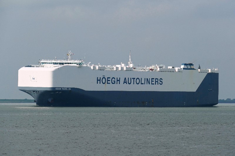 Transit: HOEGH TRAVELLER      entering English South Coast at The Dover Strait