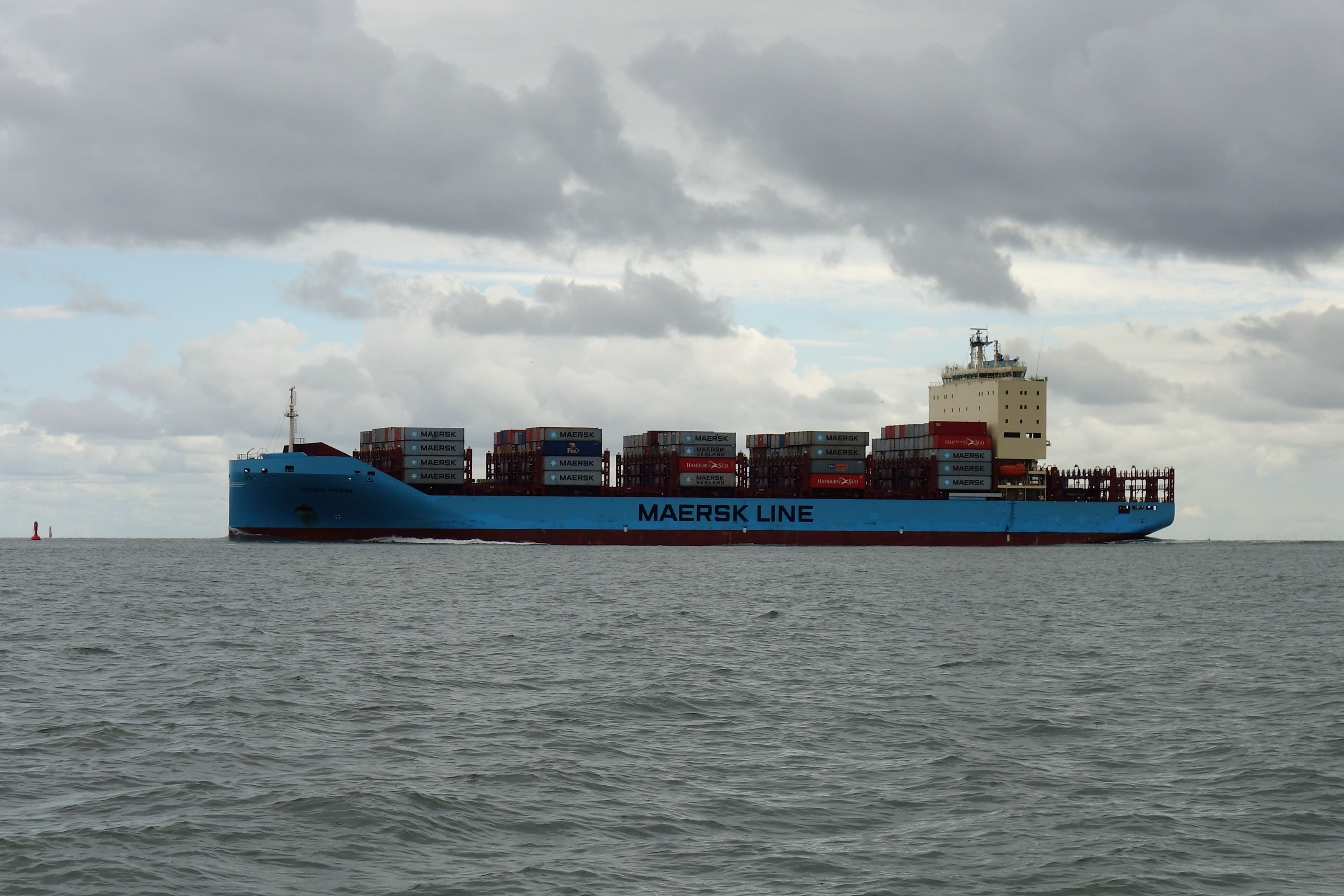 Transit: VUOKSI MAERSK entering English South Coast at The Dover Strait