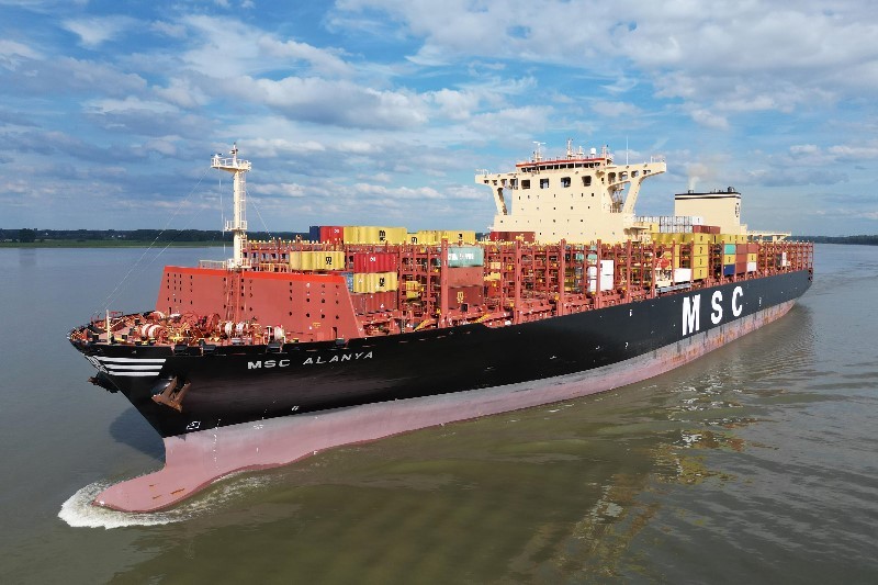 Thames Departure: MSC ALANYA          