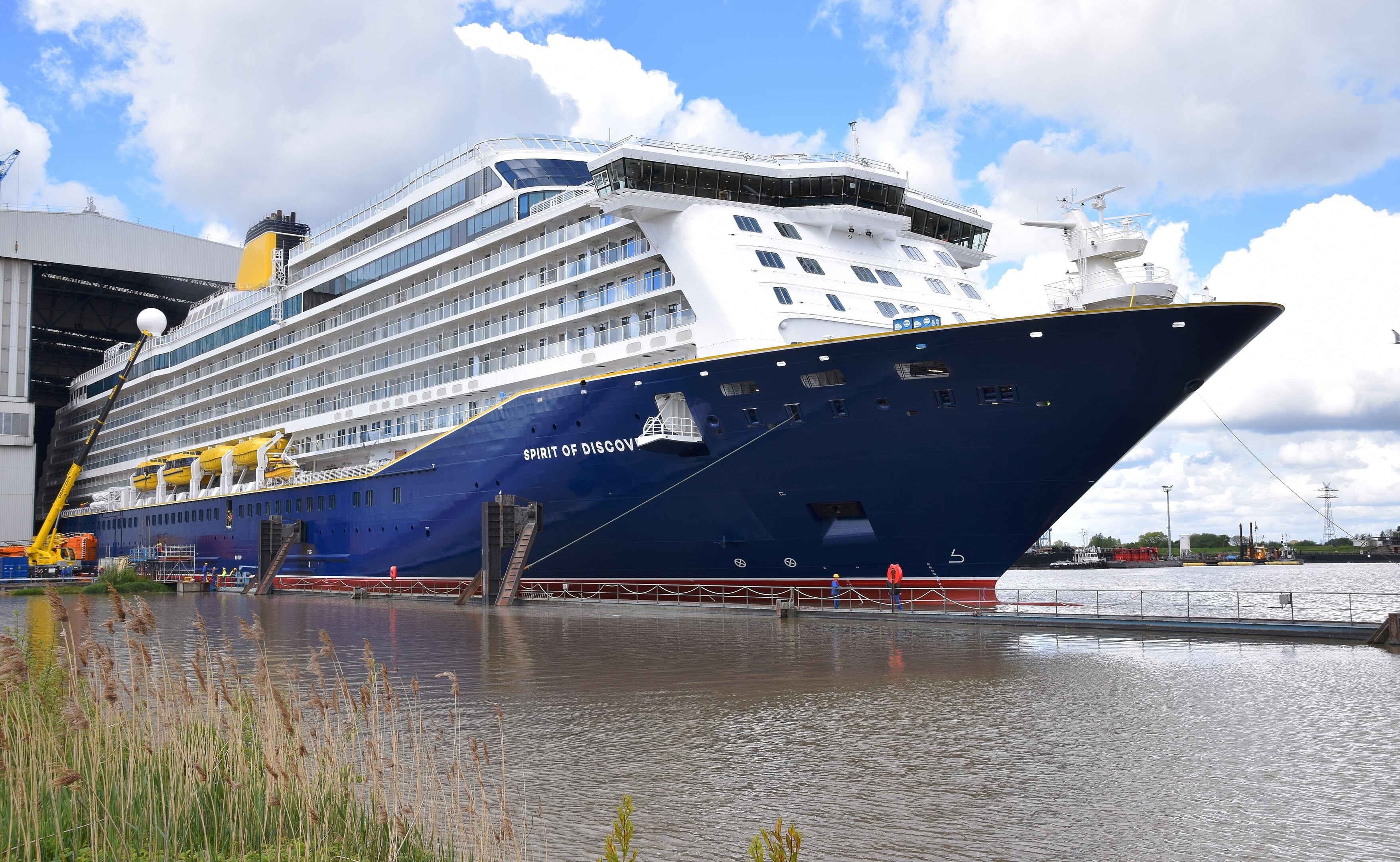 Transit: SPIRIT OF DISCOVERY entering English South Coast at The Dover Strait