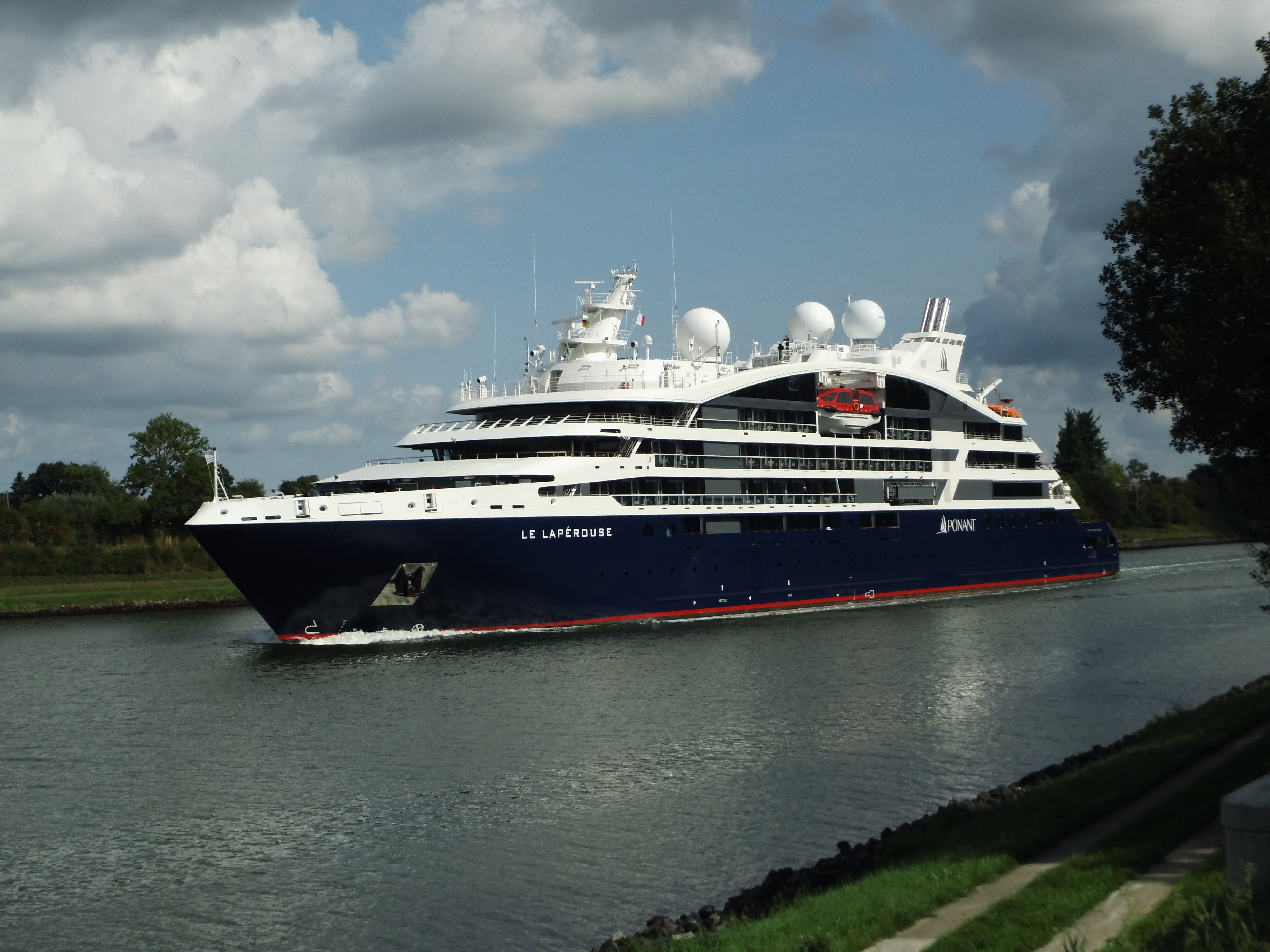 Dublin Departure: LE LAPEROUSE