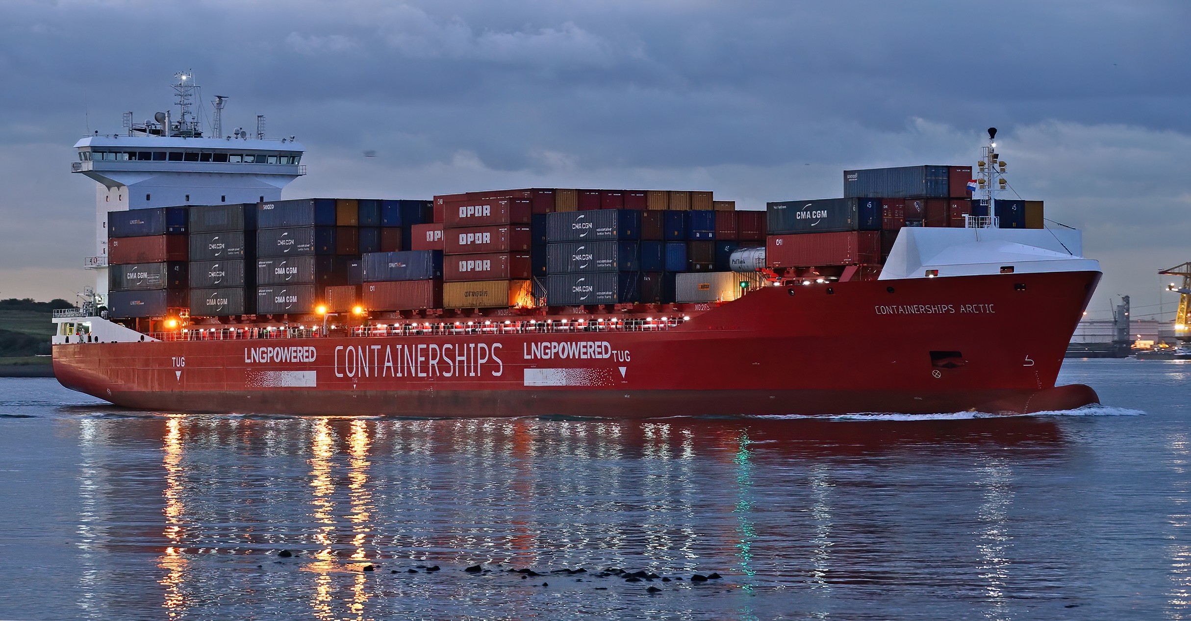 Thames Departure: CONTAINERSHIPSARCTIC