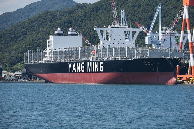 Southampton Departure: YM TOPMOST          