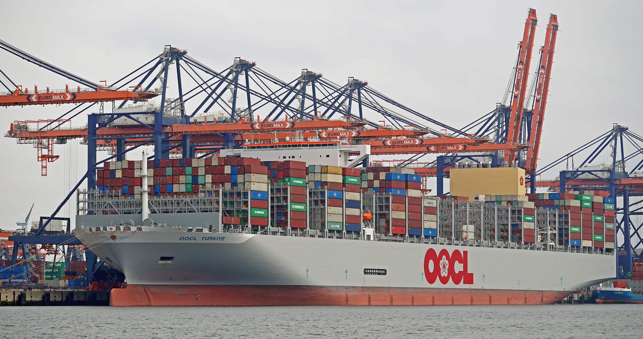  Celtic Sea - OOCL TURKIYE         transiting Celtic Sea