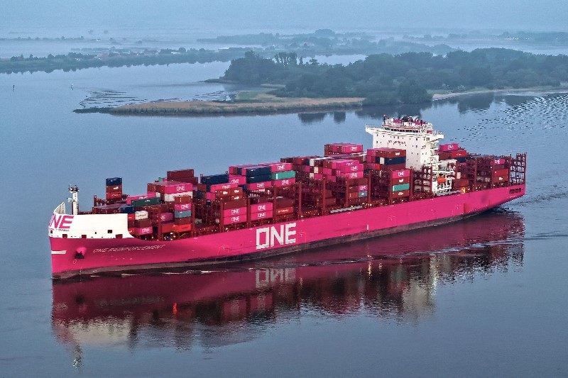 Transit: ONE REINFORCEMENT    entering English South Coast at The Dover Strait