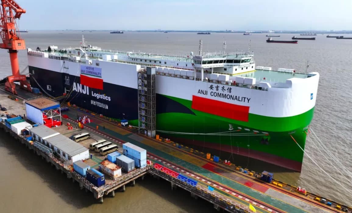  Celtic Sea - ANJI COMMONALITY     transiting Celtic Sea
