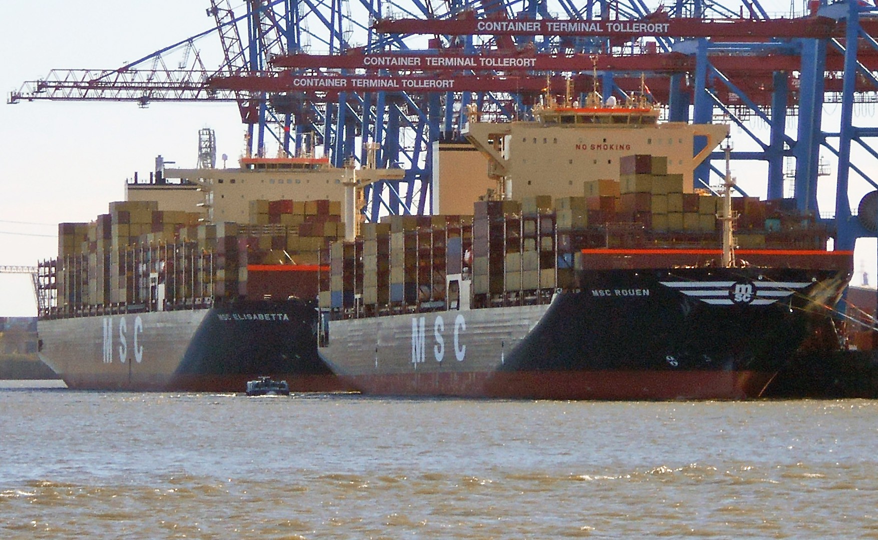 Thames Departure: MSC ROUEN           