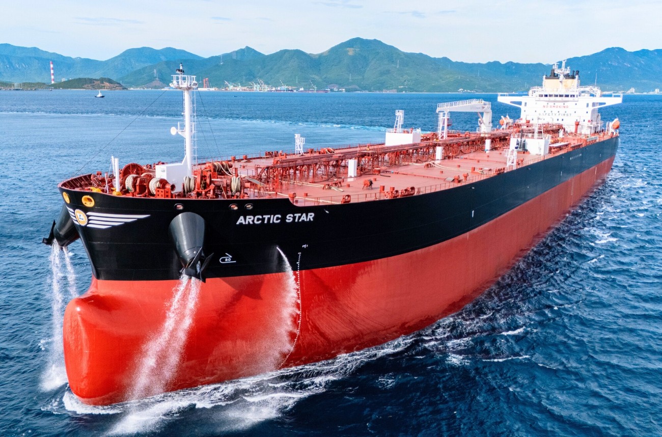 Transit: ARCTIC STAR          entering English South Coast at The Dover Strait