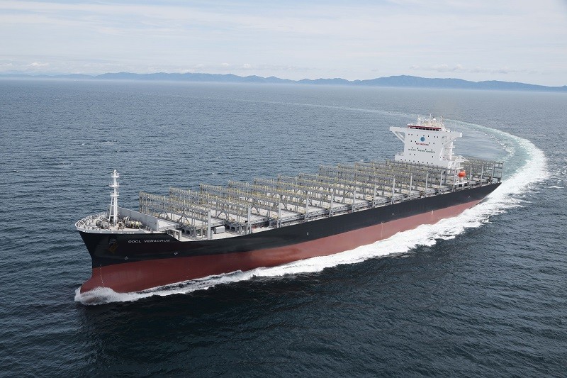  Scottish North Coast - OOCL VERACRUZ        transiting Thurso Coast