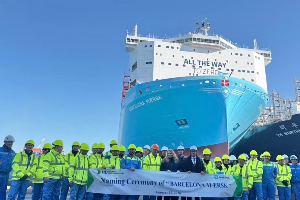  Celtic Sea - BARCELONA MAERSK     transiting Celtic Sea