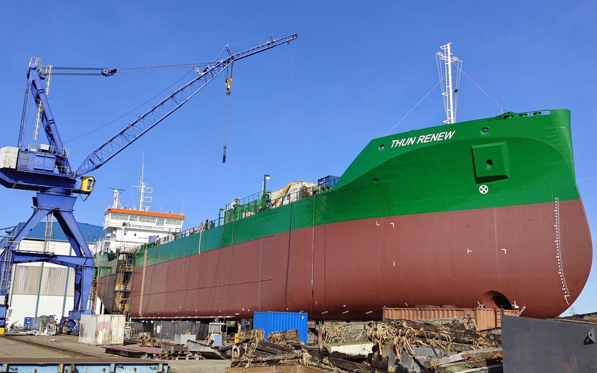  Irish Sea - THUN RENEW           transiting Irish Sea off Wales