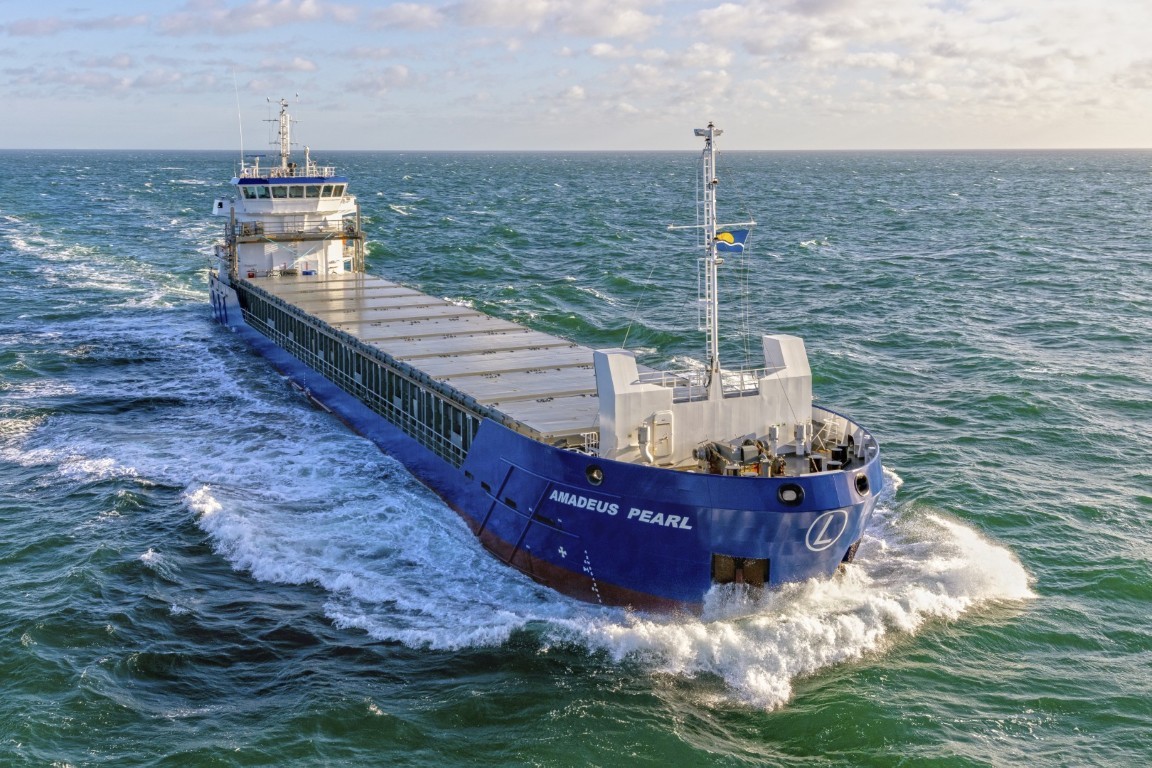  Celtic Sea - AMADEUS PEARL        transiting Celtic Sea